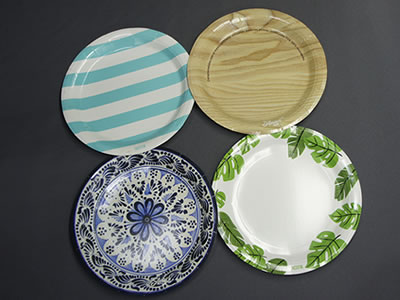 Platos desechables de cartón